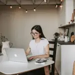 La cultura del side hustle: come abbiamo iniziato a pensare di arrotondare lo stipendio e spunti per cominciare