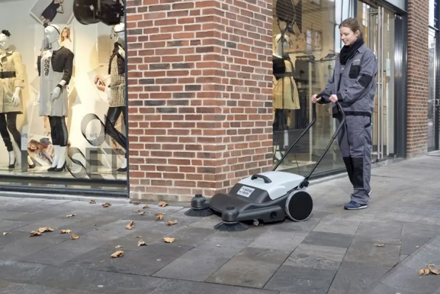 Sistemi di pulizia: perché prediligere le spazzatrici manuali?