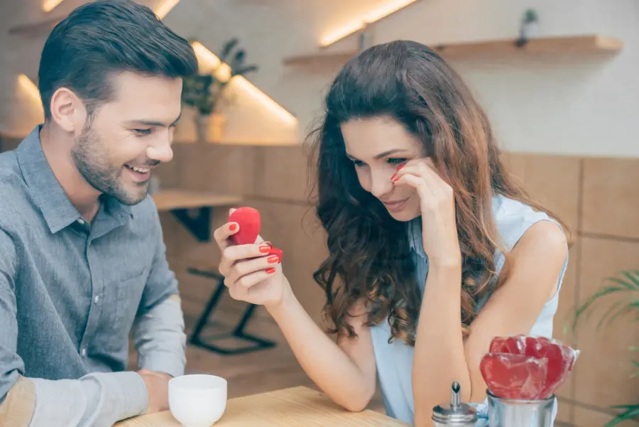 Regali sotto l'albero: come accontentare una donna?