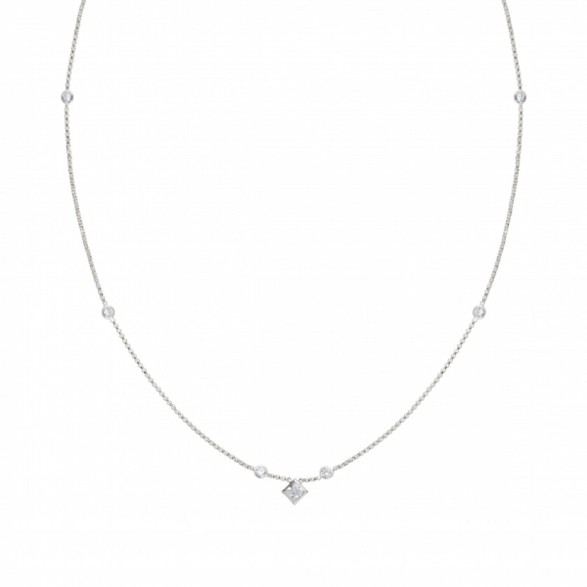 Tendenze gioielli estate 2018: sul décolleté brillano collane d’argento e d’oro