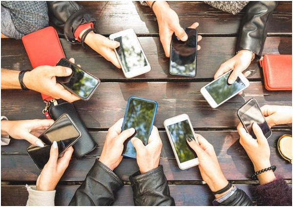 Utilizzare la tecnologia tra vantaggi e abusi