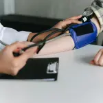 Perché continuiamo a rimandare i controlli medici (anche quando sappiamo che dovremmo farli)