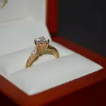 Come mettere in mostra i gioielli all'interno di un negozio